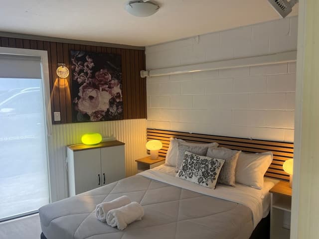 2 Bedroom Apartment (No Pets)