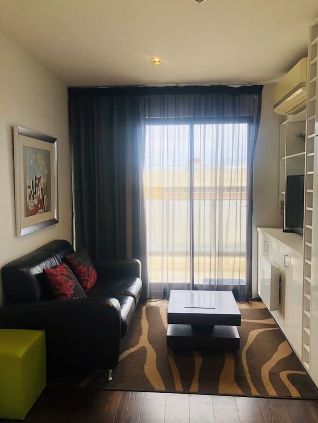 Business Studio, 1 Queen Bed, City View