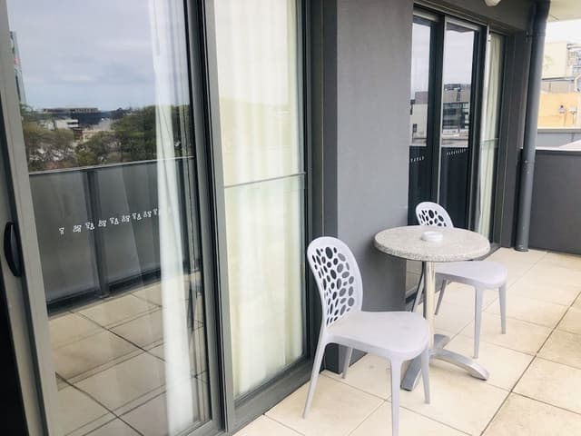 Business Studio, 1 Queen Bed, City View