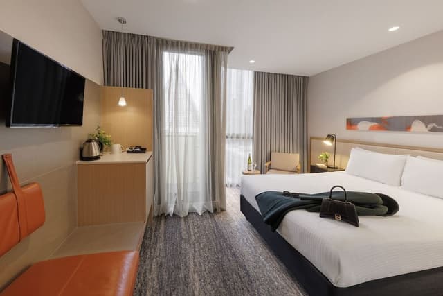 Brady Queen Room