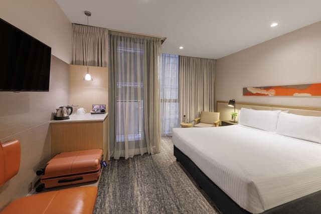 Brady Queen Room