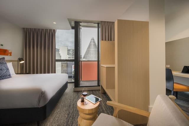 Brady Queen Room