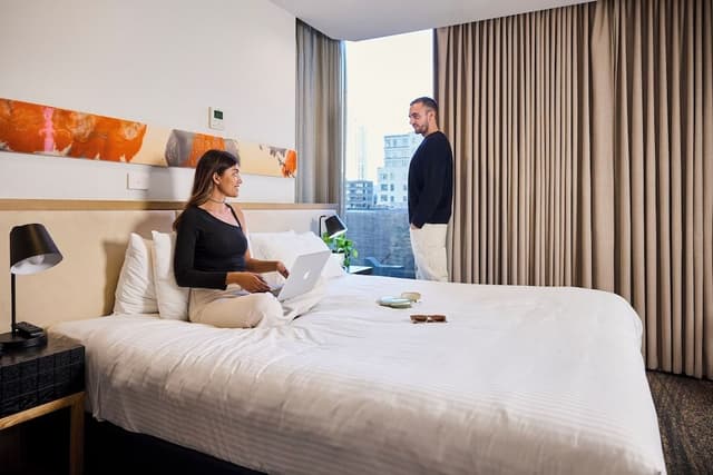 Brady Queen Room