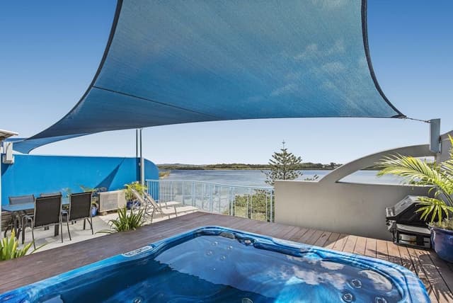 Apartment, 3 Bedrooms, Hot Tub, River View