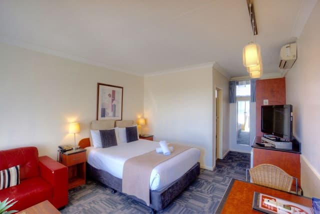Standard Queen Room