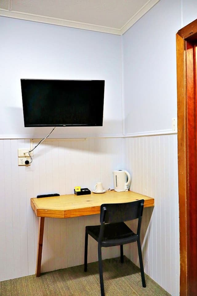 Basic Single with Shared Bathroom