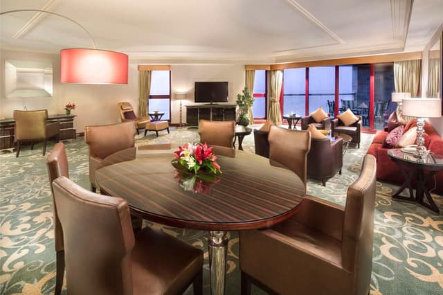 KING SULTAN SUITE PARTIAL OR DIRECT SEA VIEW