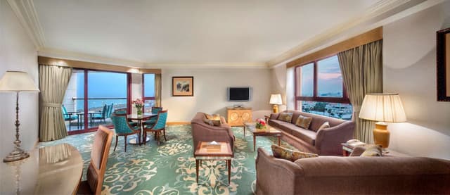 KING SULTAN SUITE PARTIAL OR DIRECT SEA VIEW