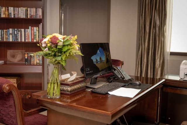 Classic King Room with Garden View - Lounge Access