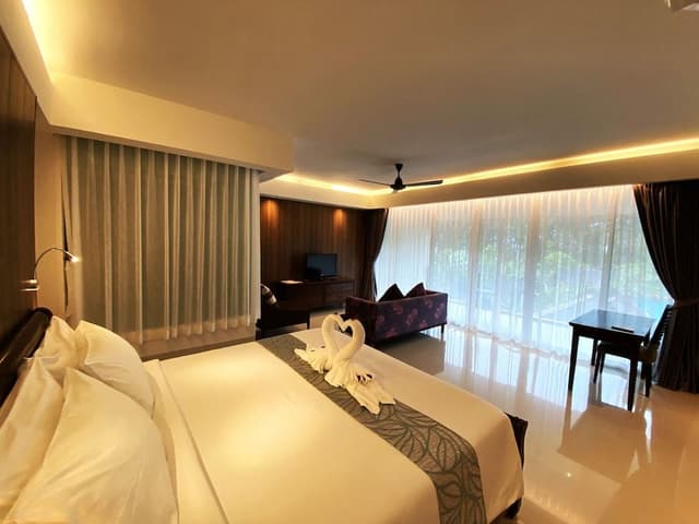 Executive Deluxe Room With Pool View