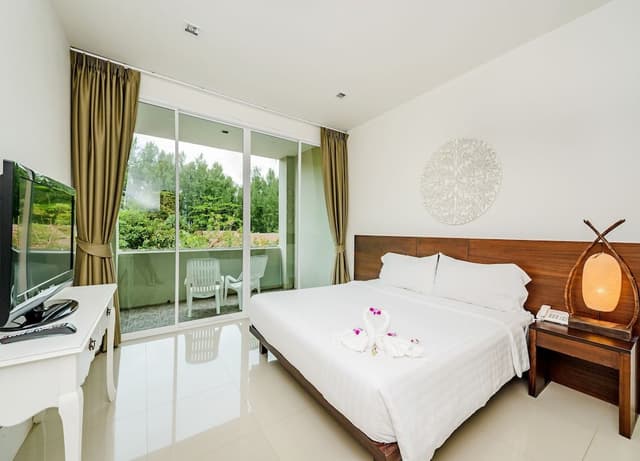 Deluxe Double or Twin Room, Pool View