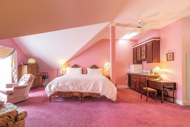 Standard Suite, 1 King Bed (Heritage Room)