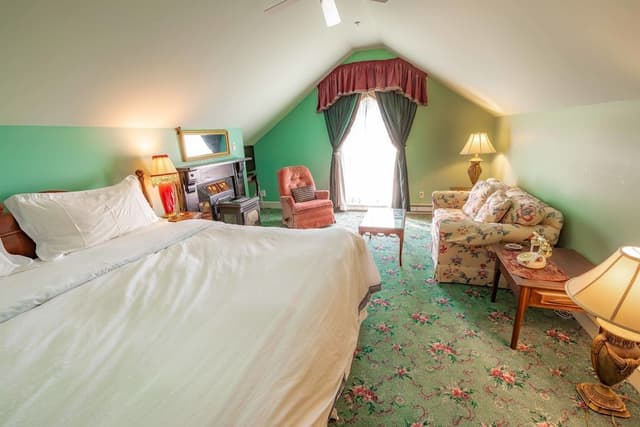 Comfort Single Room, 1 King Bed, Non Smoking, Bathtub