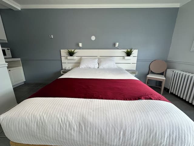Standard Room, 1 Queen Bed