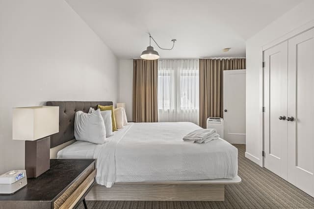 Apartment, 3 Bedrooms, Mountain View (Self Check In, No Pets)