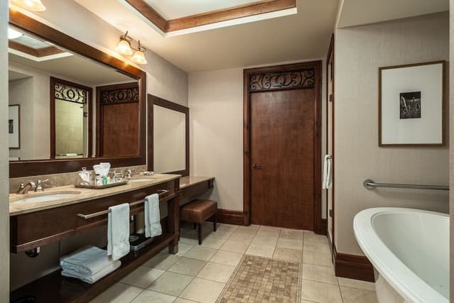 Classic Quintessence semi-adapted Suite