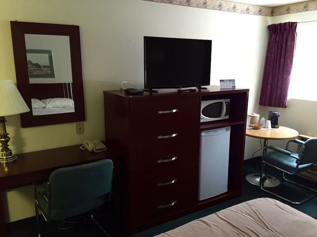 Standard Room, 1 Queen Bed (Non-Smoking)