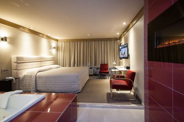 Executive Suite, 1 Queen Bed, Hot Tub