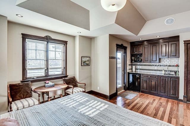 King Suite with balcony, fireplace