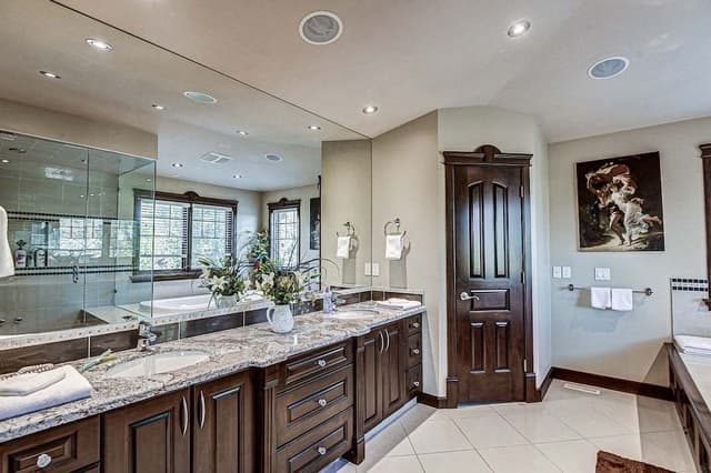 Luxury King Suite with Spa Bath, Multi-Jet Shower, and Fireplace