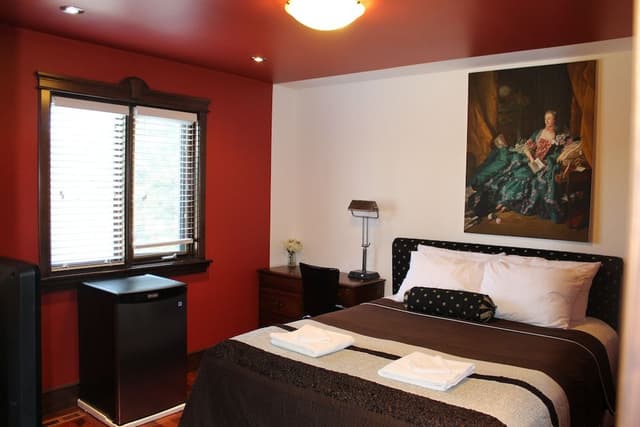 Queen Room with Ensuite
