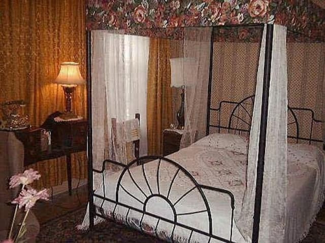 Standard Room, 1 Queen Bed