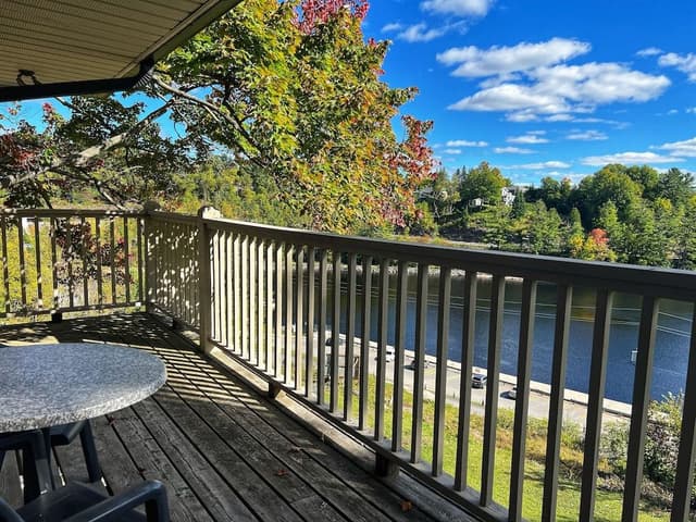 Premium Room, 1 King Bed (Muskoka River View, Has Balcony)