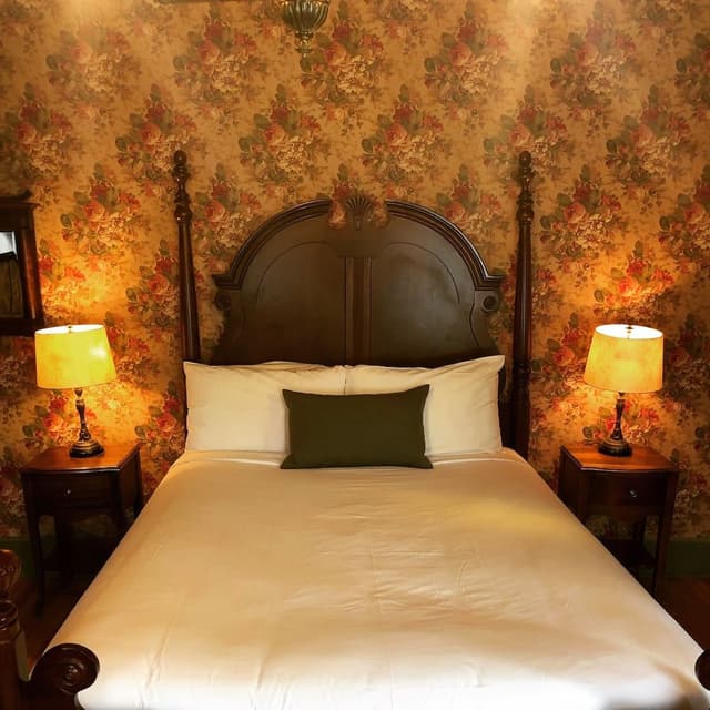 Standard Room, 1 Queen Bed, Fireplace