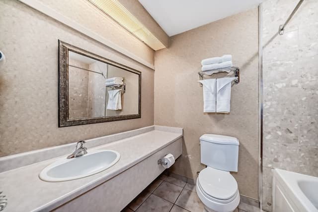 Family Room, Multiple Beds, Smoking, Kitchen