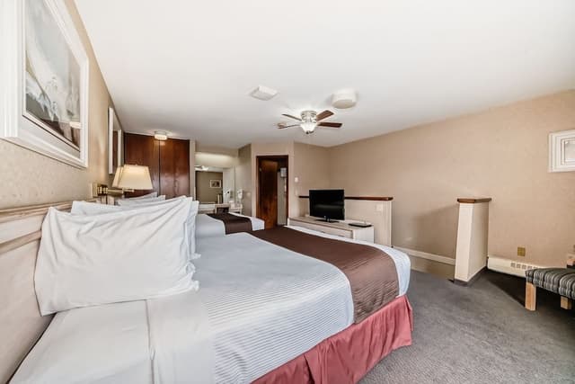 Family Room, Multiple Beds, Smoking, Kitchen