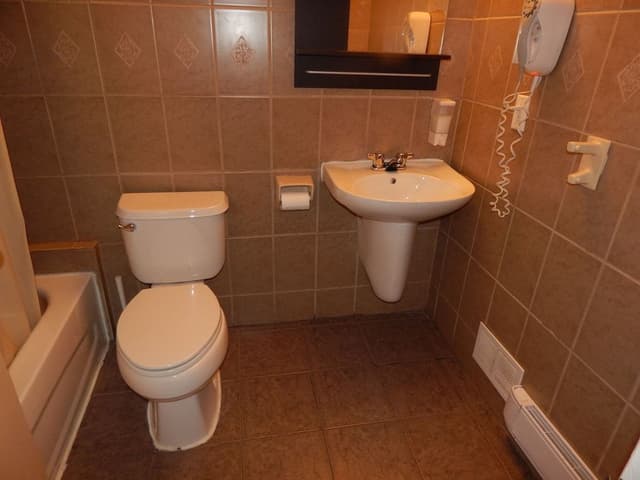 Double Bedroom, 1 Double Bed, Shared Bathroom