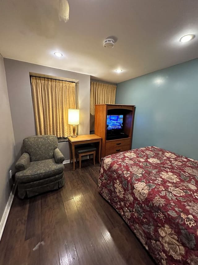 Double Bedroom, 1 Double Bed, Shared Bathroom