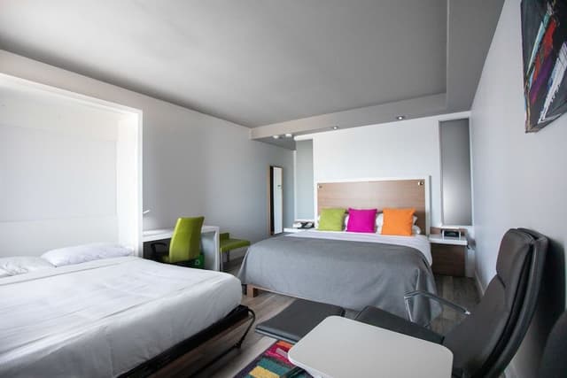 Urban Room, 1 King bed and 1 Murphy Bed