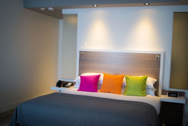 Urban Room, 1 King bed and 1 Murphy Bed