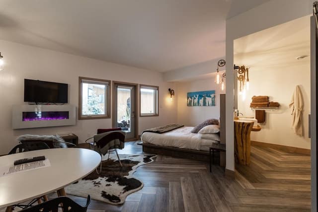 Luxury Room, 1 King Bed, Mountain View (No Breakfast)