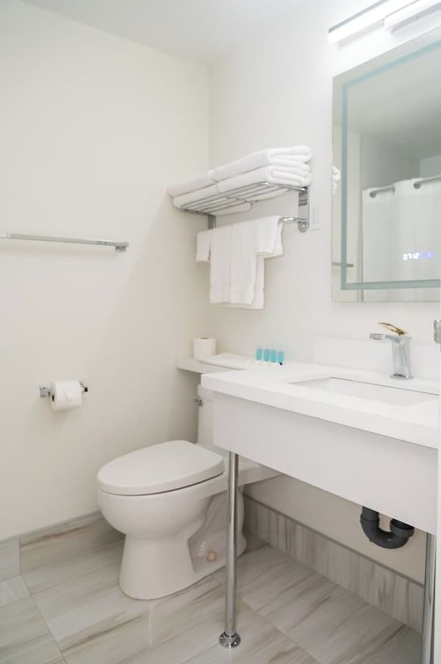 Deluxe Room, 1 King Bed