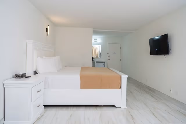 Deluxe Room, 1 King Bed