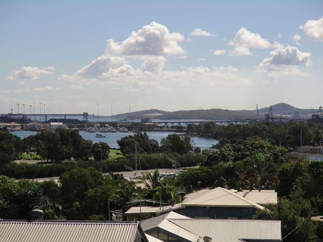 3rd Floor Harbour View Queen