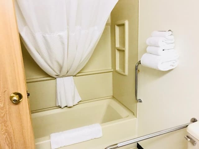 Standard Room, 1 Queen Bed, Accessible