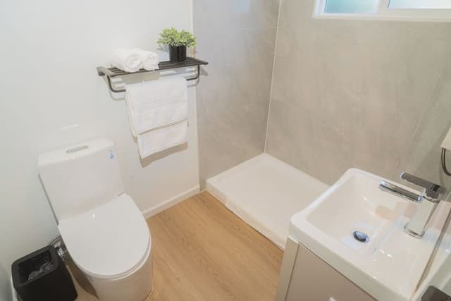 Deluxe Queen Room with Kitchenette