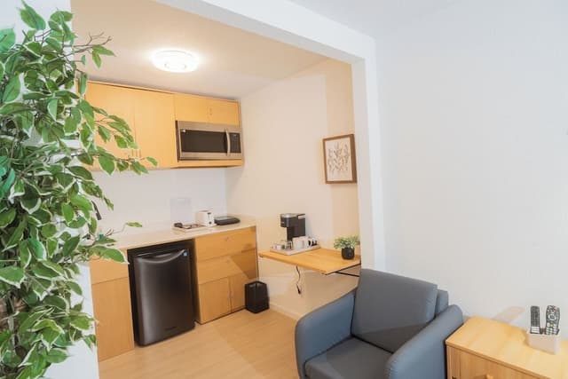 Deluxe Queen Room with Kitchenette