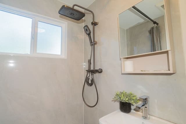 Deluxe Queen Room with Kitchenette