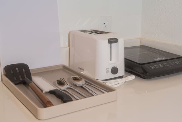 Deluxe Queen Room with Kitchenette