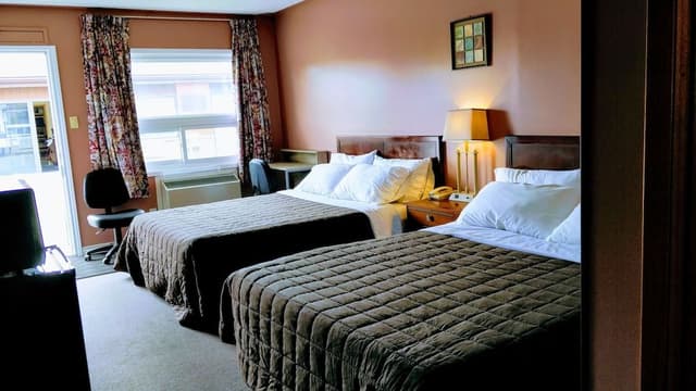 Deluxe Room, 2 Queen Beds, Courtyard View
