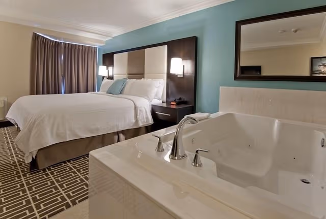 Junior Suite, 1 King Bed, Jetted Tub