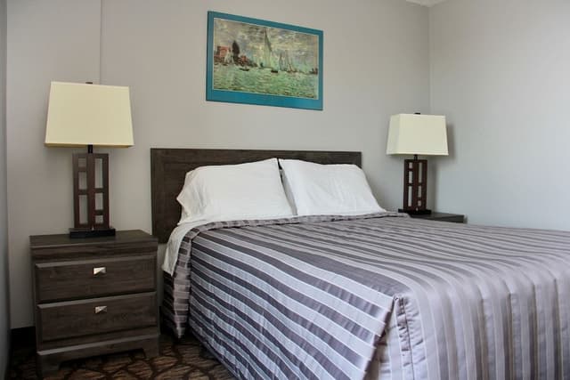 Suite, City View