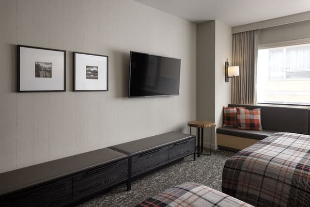 Junior Studio, 2 Queen beds, Street View