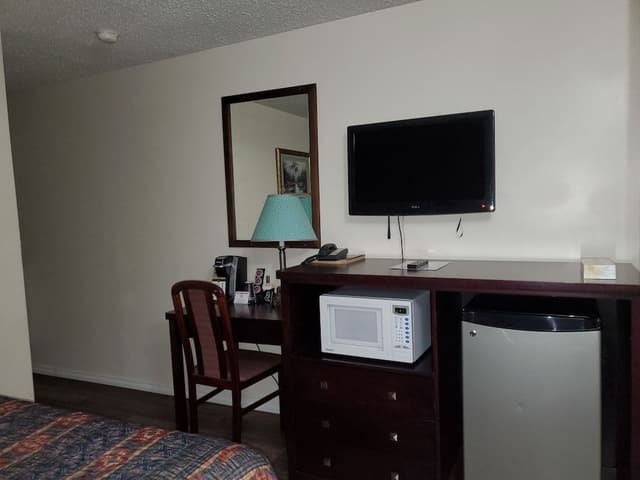Standard Room, 1 Queen Bed
