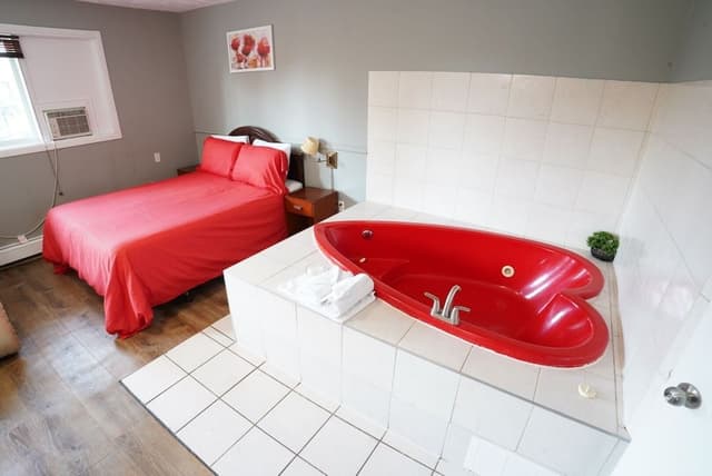 Honeymoon Double Room, 1 Queen Bed, Jetted Tub