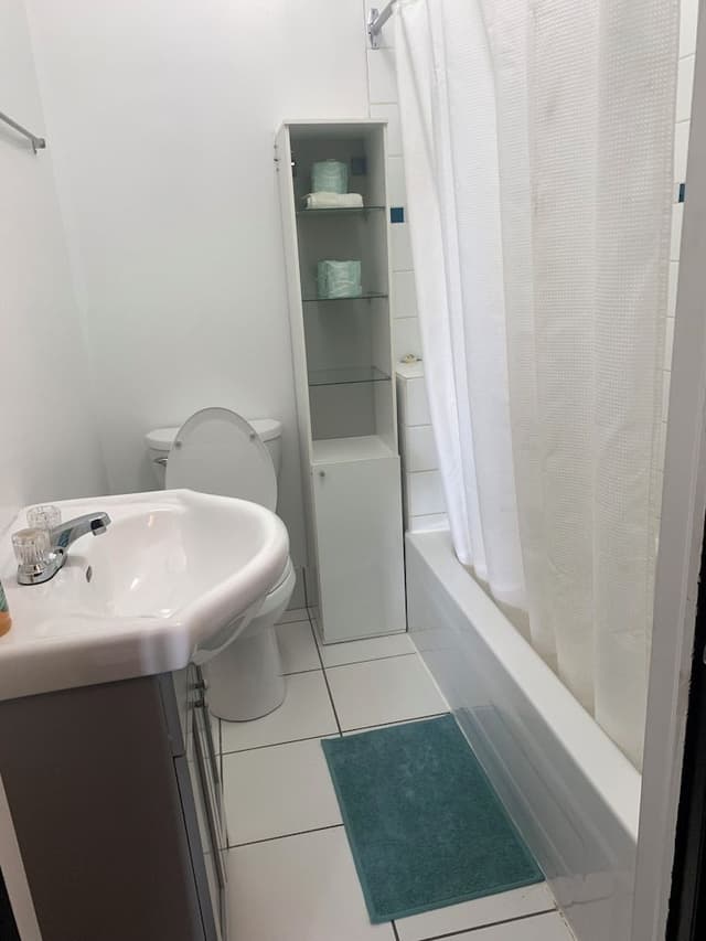 Economy Double or Twin Room, 2 Queen Beds, Non Smoking, Shared Bathroom